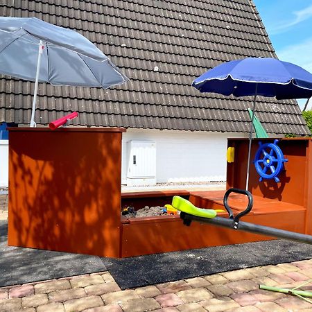Familienfreundliches Ferienhaus In 5 Min Zum Strand Mit Terrasse Und Kostenlosem Parkplatz Cuxhaven Bagian luar foto